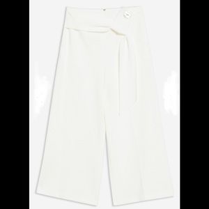 Crop White Capris